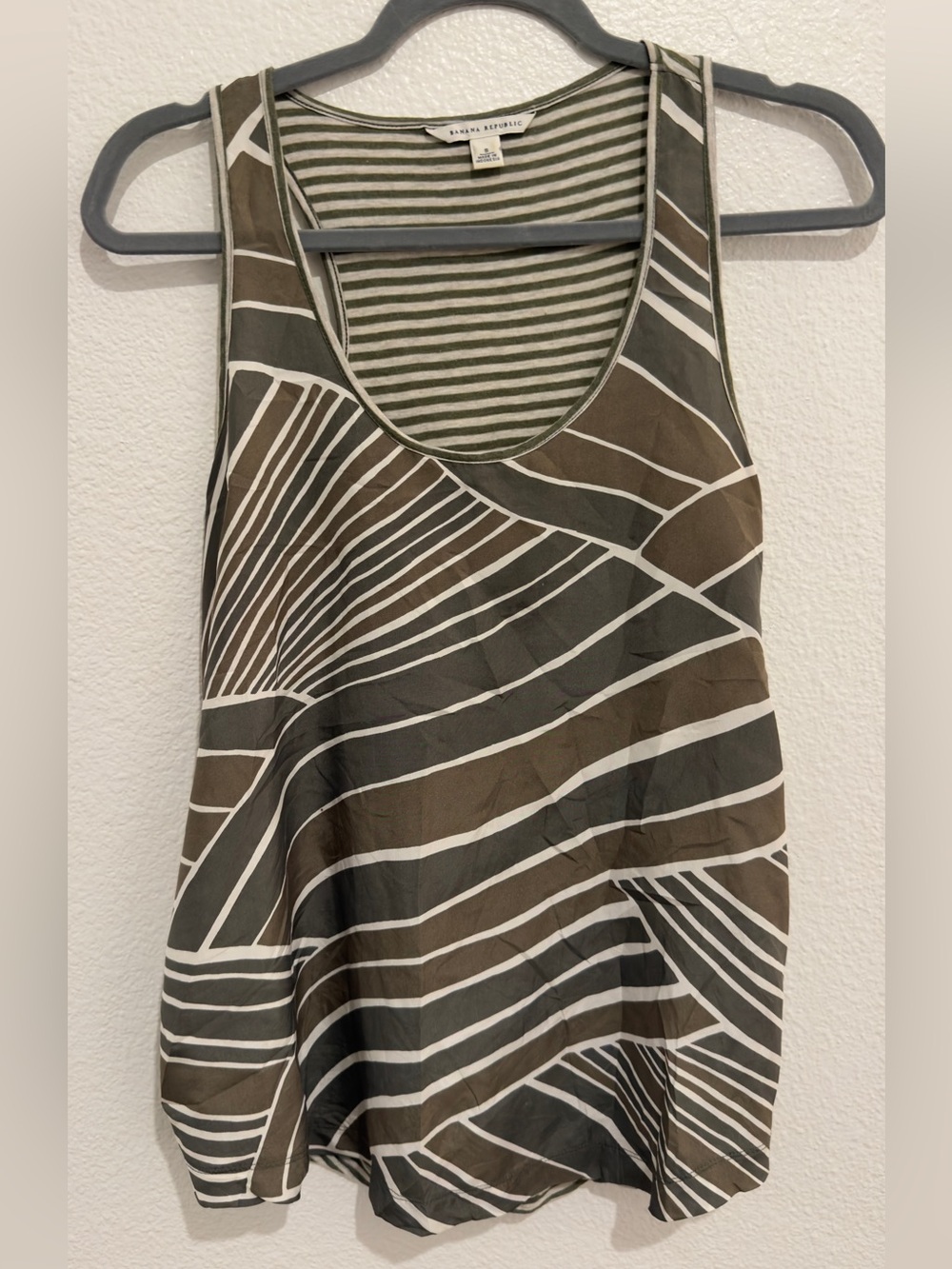 Banana Republic Olive, 100% Silk front, Cotton Back, Print Tank
